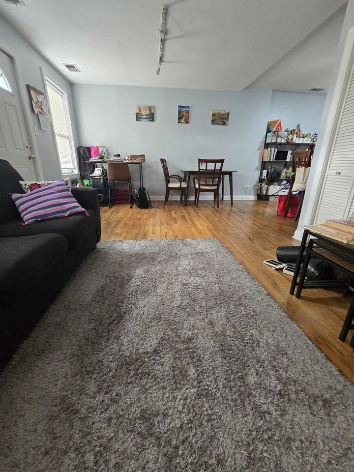 1321 W Grand Ave #4R - Photo 2 of 8