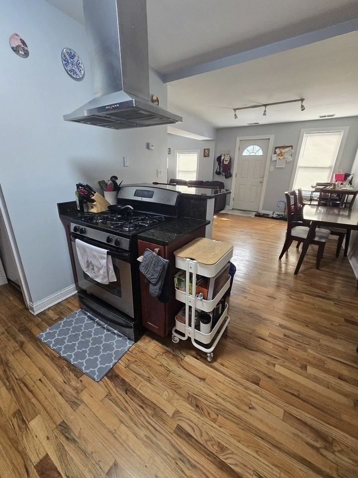 1321 W Grand Ave #4R - Photo 4 of 8