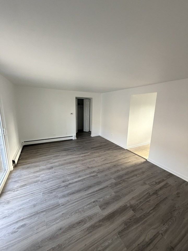 5139 W 79th St #2SOUTH - Photo 3 of 8