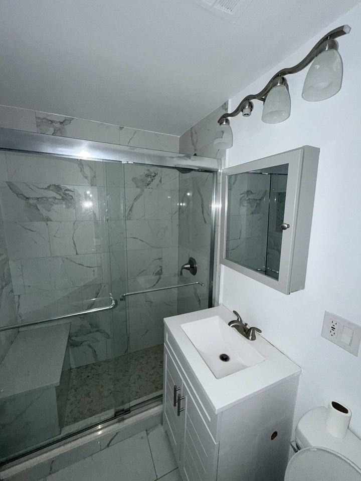 5139 W 79th St #2SOUTH - Photo 4 of 8