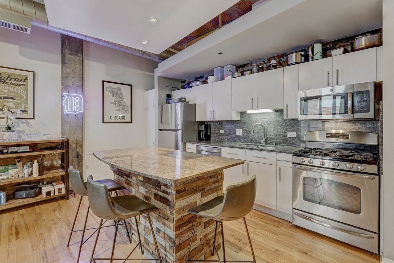 2342 W Saint Paul Ave #211 - Photo 2 of 15