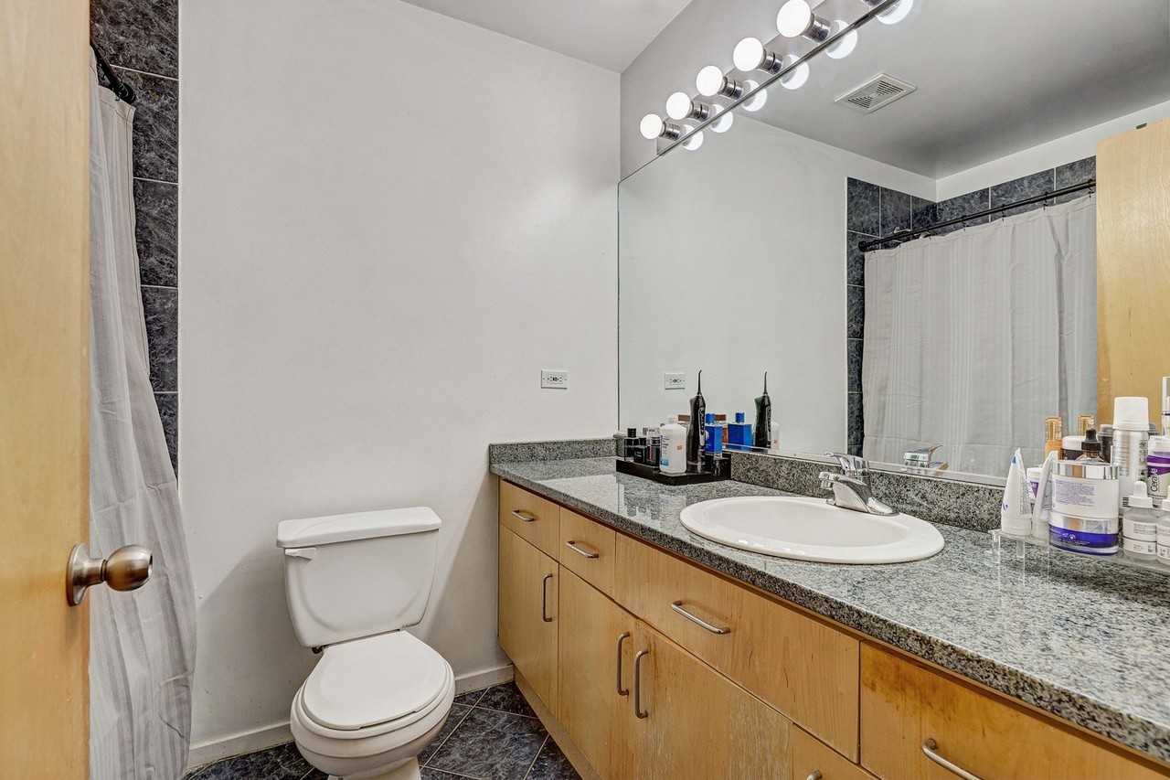 2342 W Saint Paul Ave #211 - Photo 7 of 15