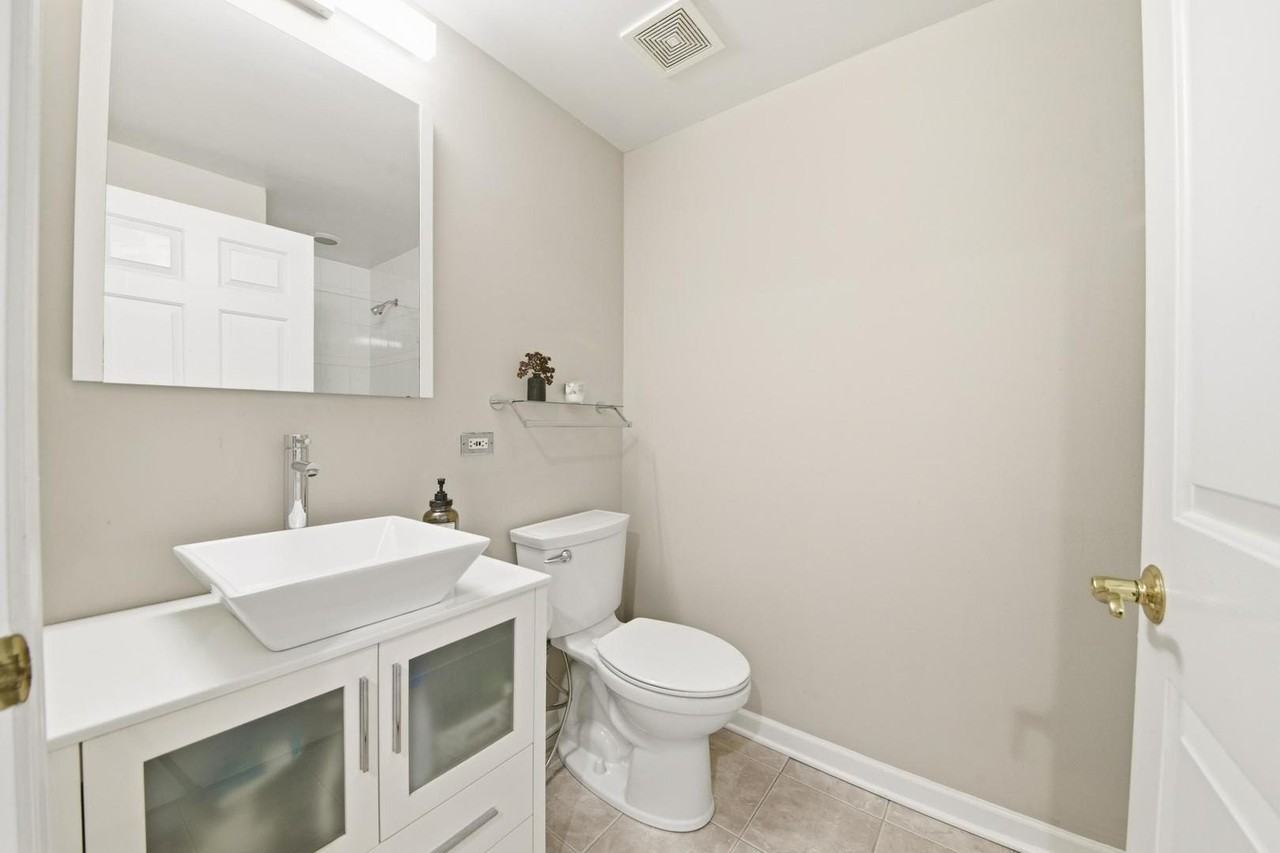 200 N Addison Ave #501 - Photo 4 of 23