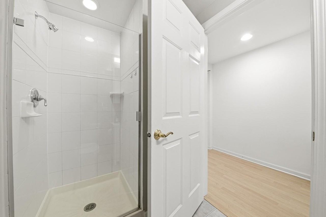 200 N Addison Ave #501 - Photo 6 of 23