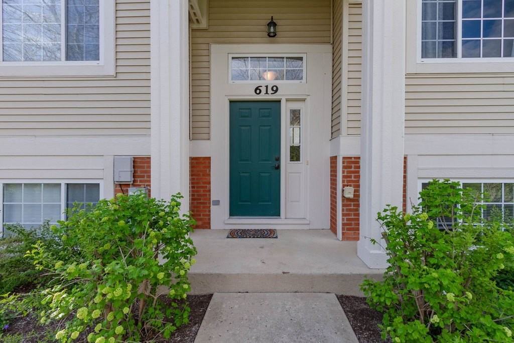 619 Cary Woods Cir - Photo 3 of 23