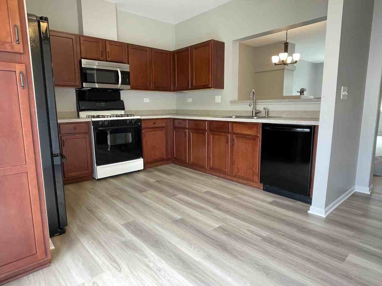 619 Cary Woods Cir - Photo 7 of 23