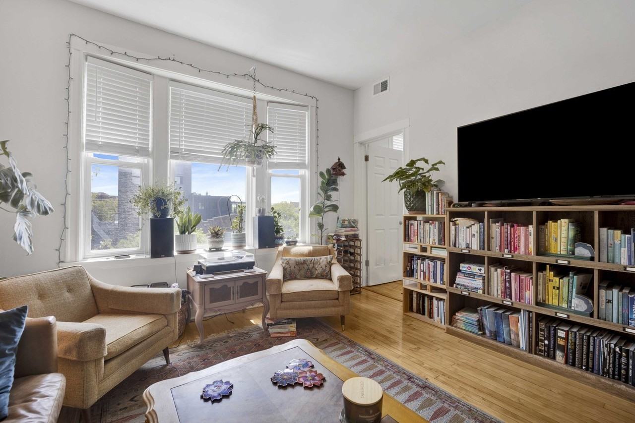 2622 W Fullerton Ave #2 - Photo 4 of 13