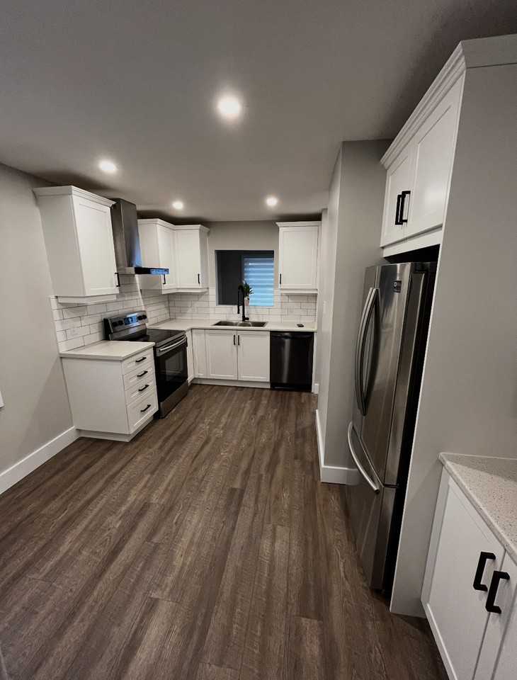 79 Hillsborough Cres - Photo 2 of 10