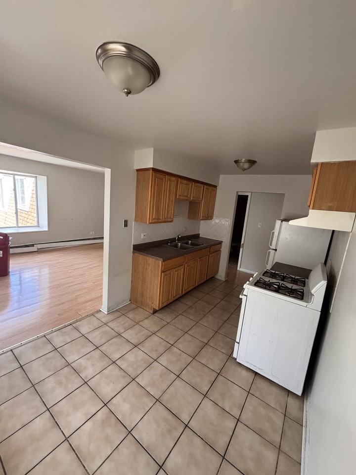 525 Madison Ave Apt 3a #525-3A - Photo 4 of 5