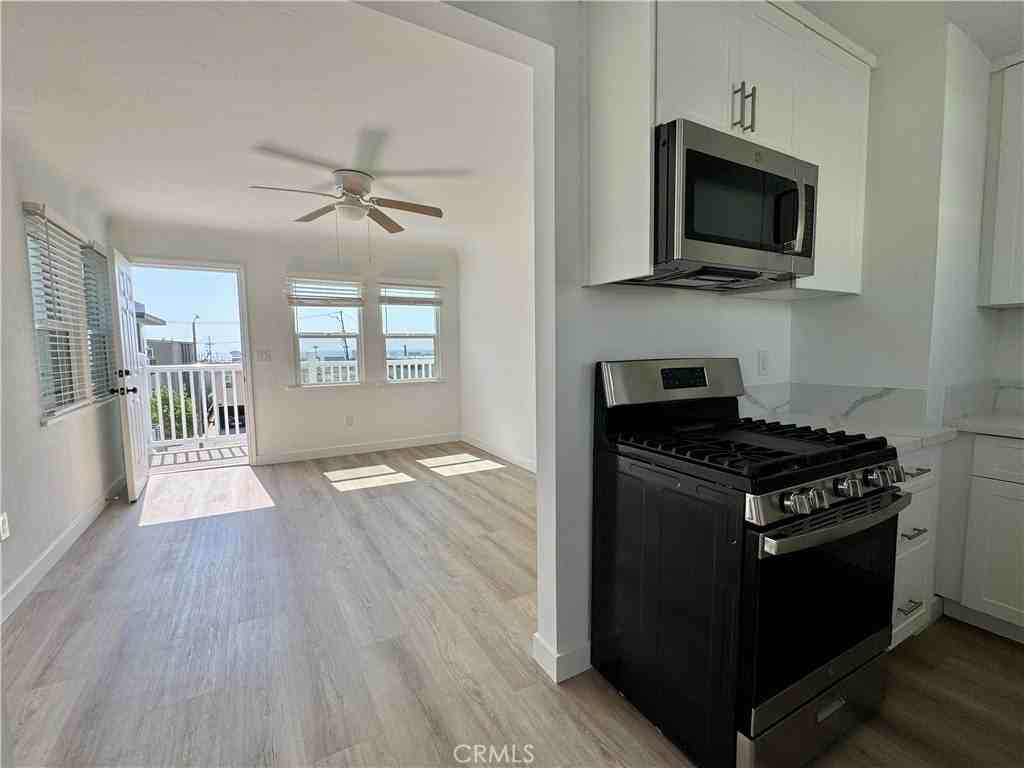 908 Manhattan Ave #D - Photo 2 of 12