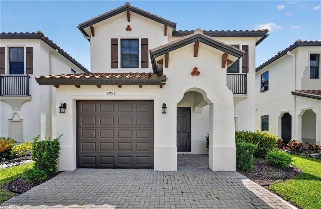 8951 Madrid Cir - Photo 2 of 39