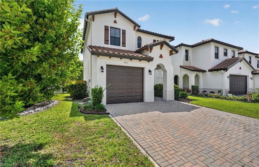 8951 Madrid Cir - Photo 4 of 39