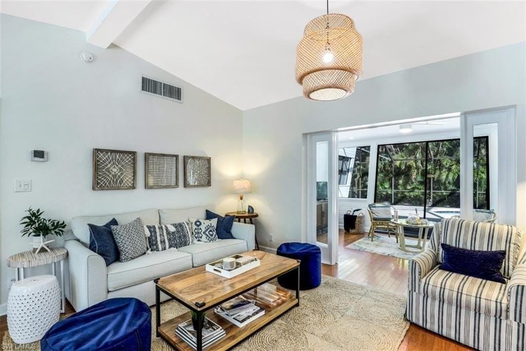 739 7th Ave N - Photo 5 of 30