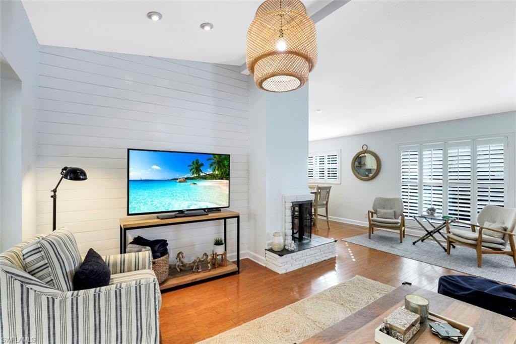 739 7th Ave N - Photo 6 of 30