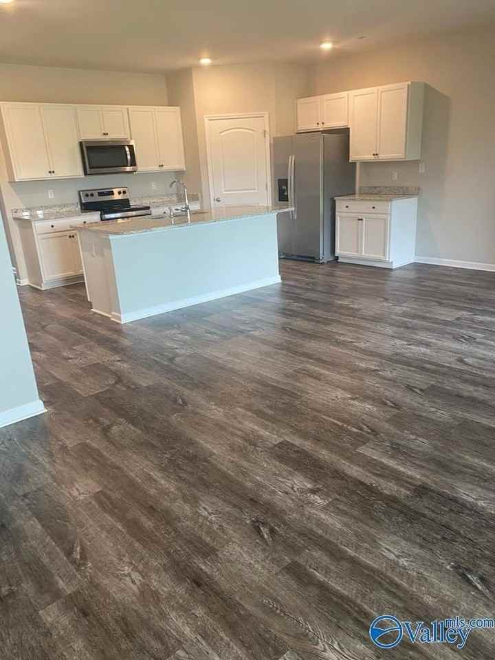 121 Rolling Green Dr - Photo 3 of 21