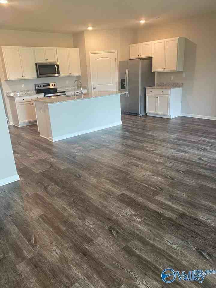 121 Rolling Green Dr - Photo 4 of 21