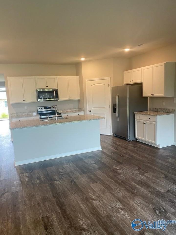 121 Rolling Green Dr - Photo 5 of 21