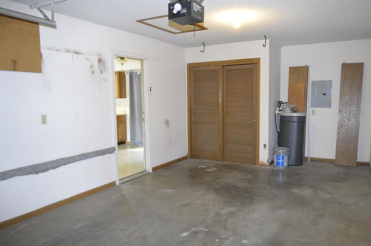 13616 Henry St #1 - Photo 5 of 16