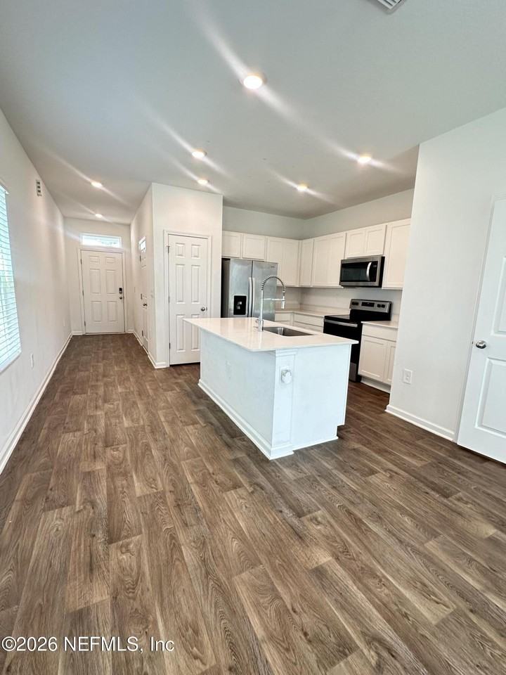 12725 Whelan Ave - Photo 2 of 9