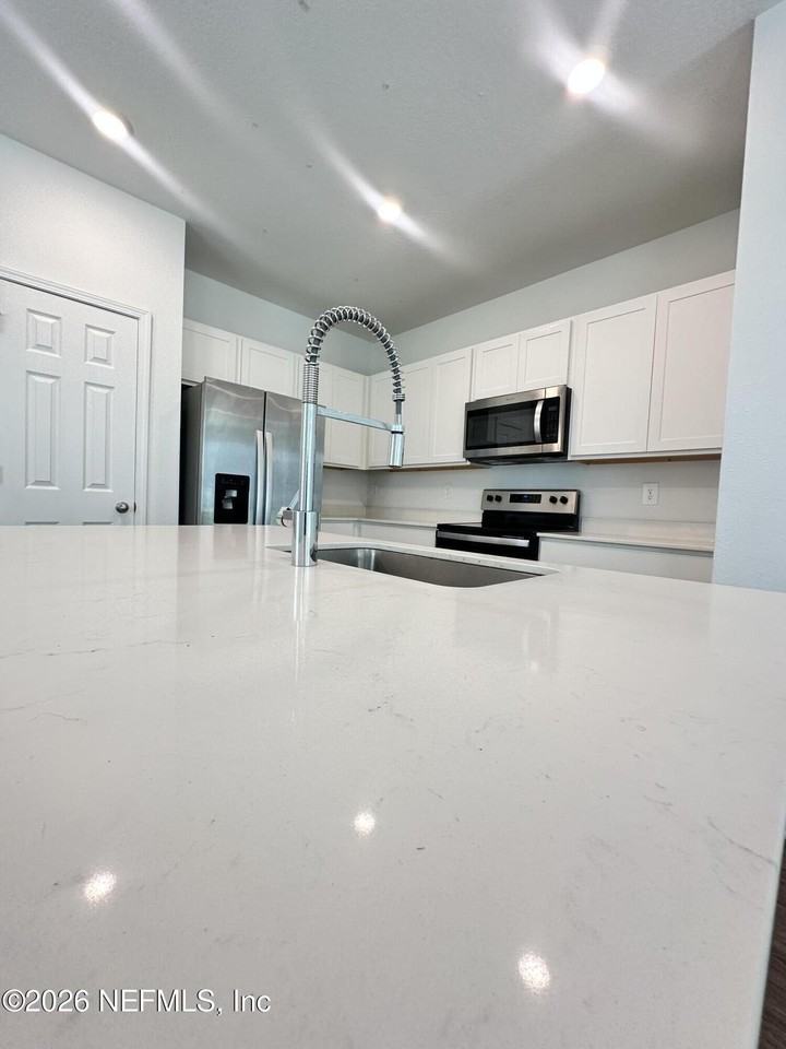 12725 Whelan Ave - Photo 4 of 9