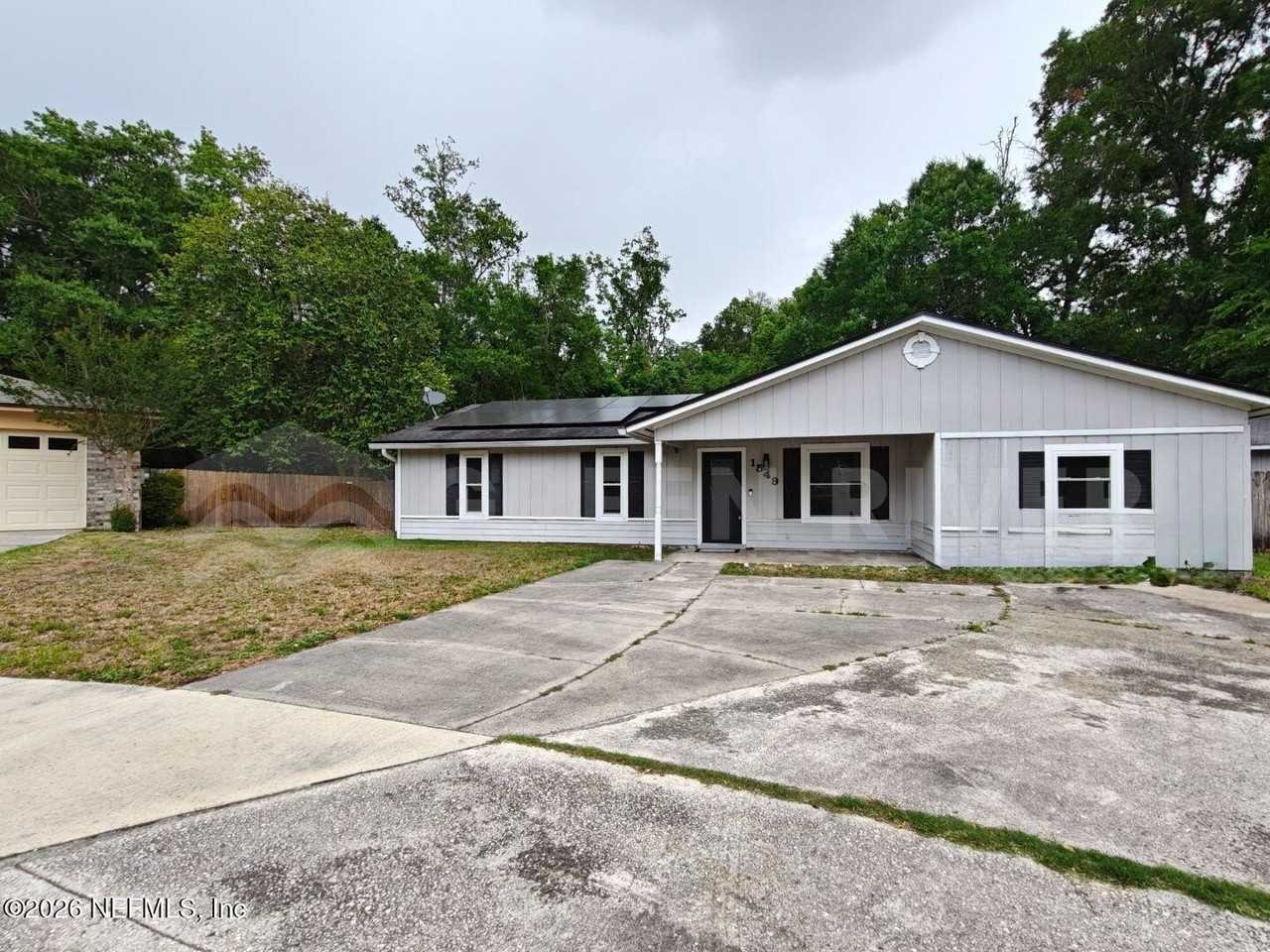 1549 Sonoma Ct - Photo 4 of 38