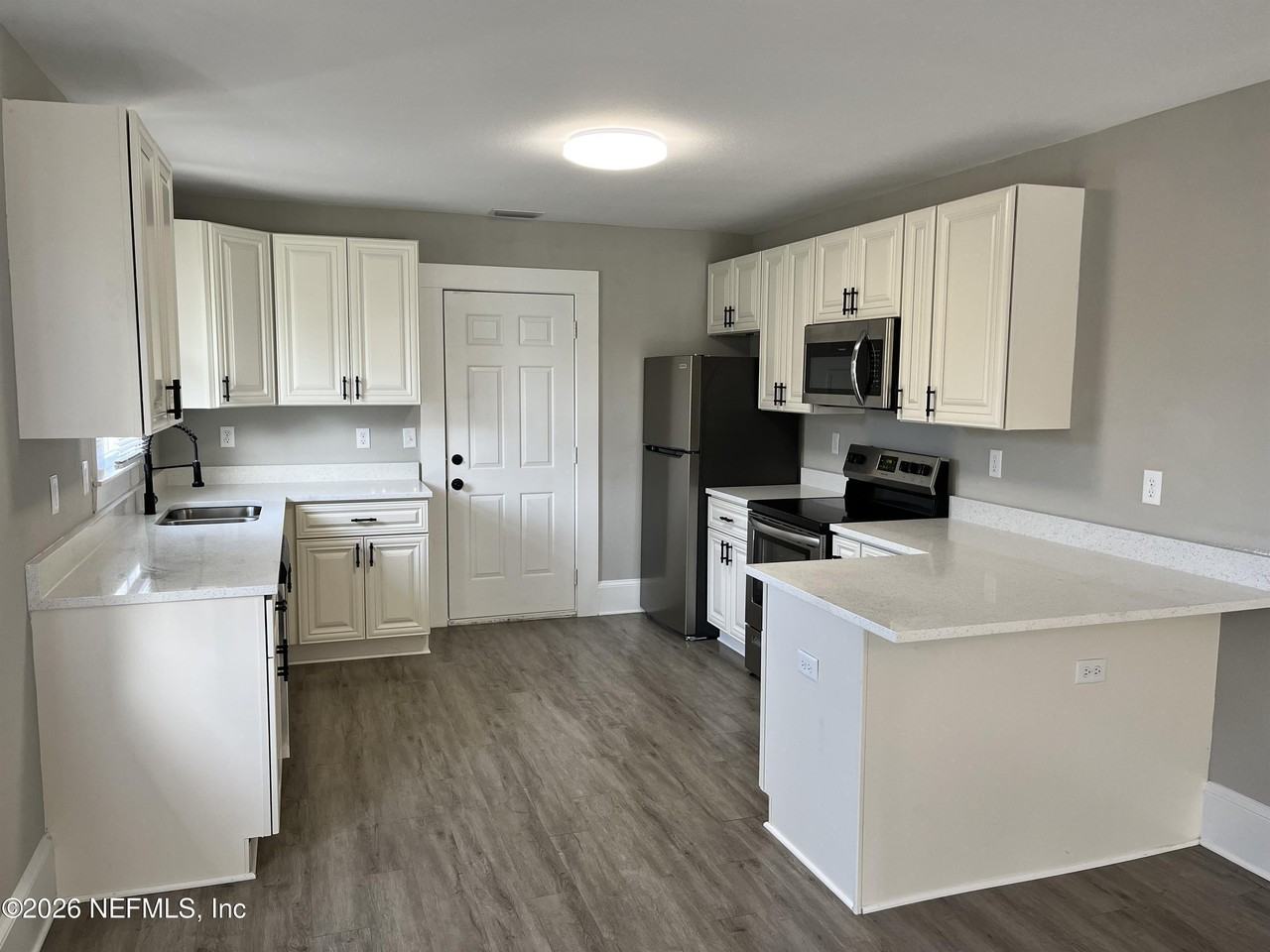 2105 Gilmore St - Photo 5 of 11