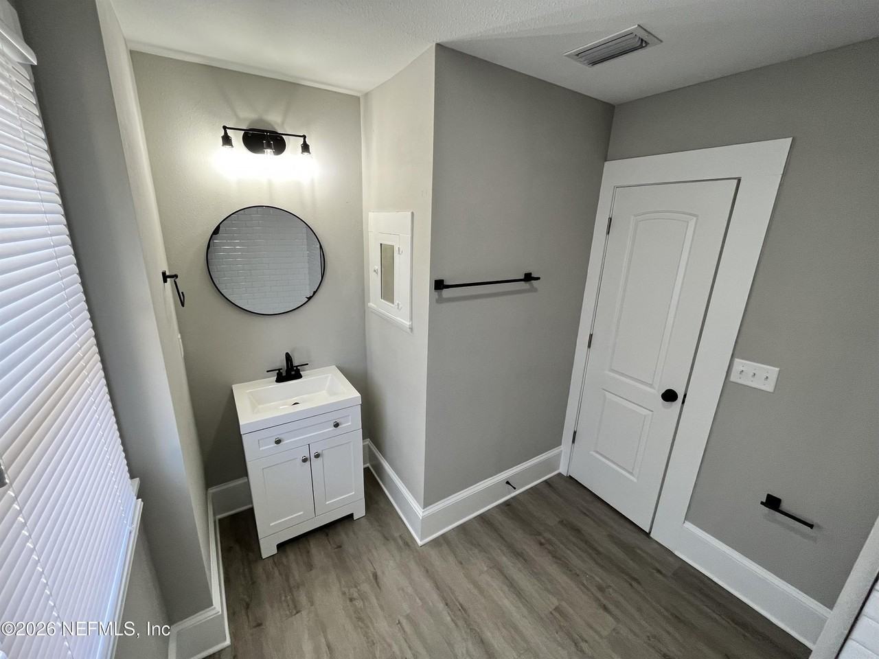 2105 Gilmore St - Photo 6 of 11