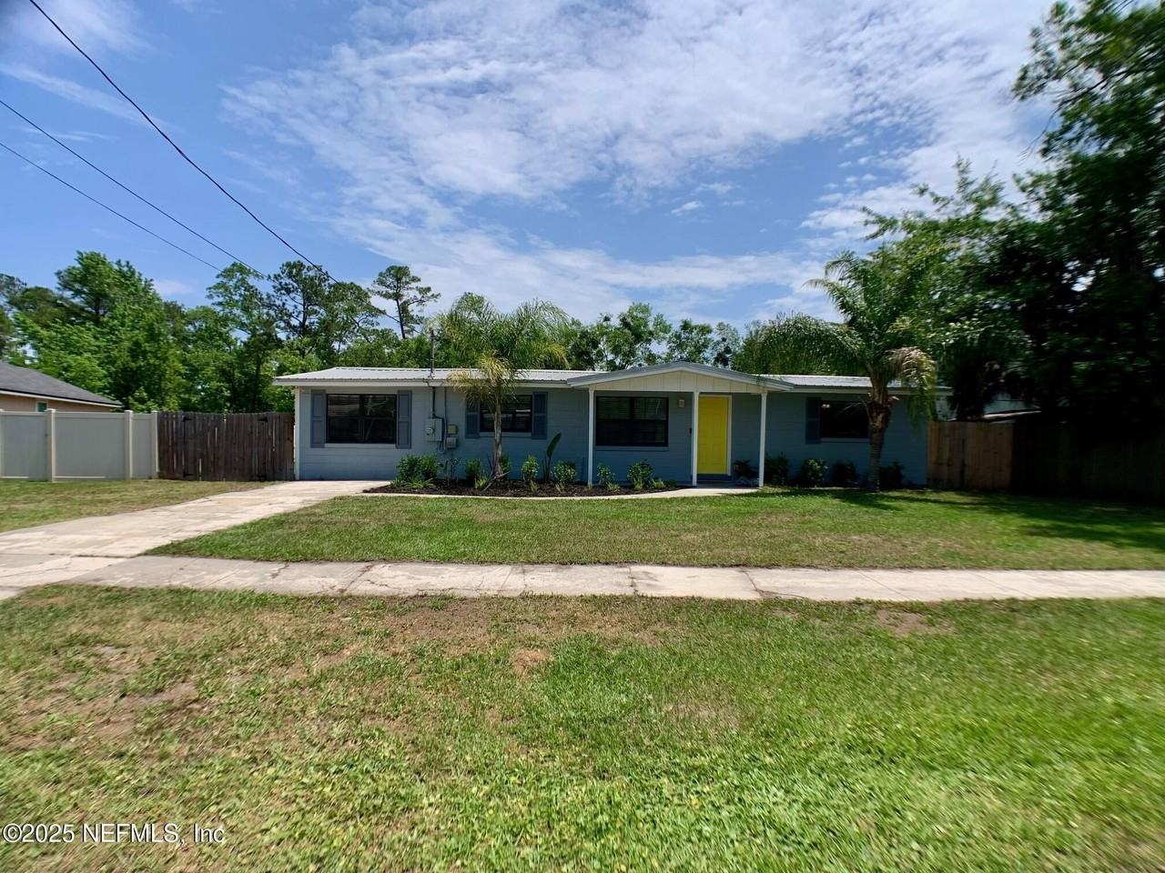 435 Sigsbee Rd - Photo 2 of 29