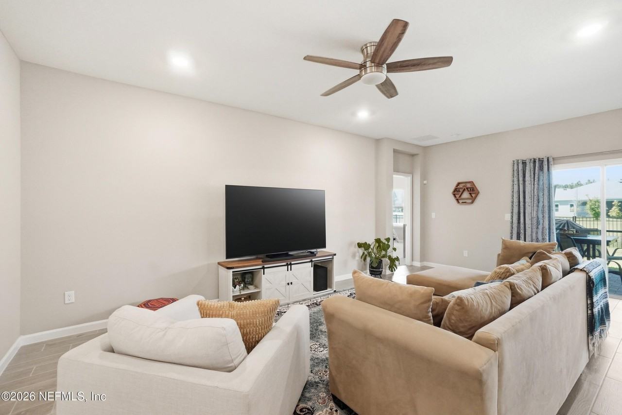 75435 Sunberry Dr - Photo 4 of 50