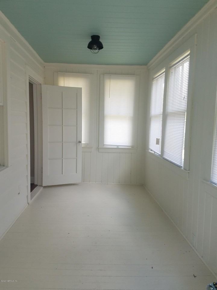 205 E 44th St - Photo 3 of 16