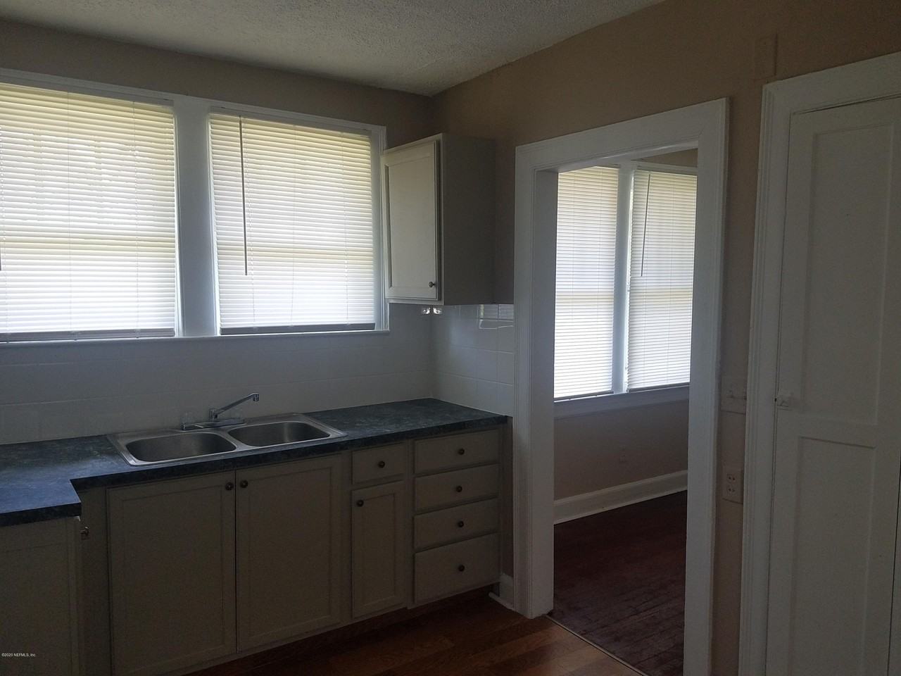 205 E 44th St - Photo 5 of 16