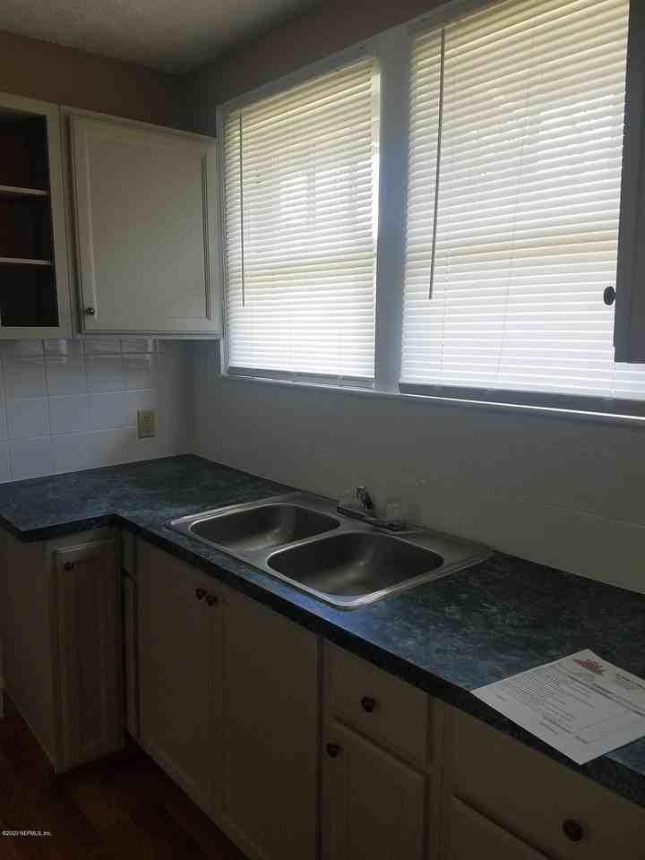 205 E 44th St - Photo 6 of 16