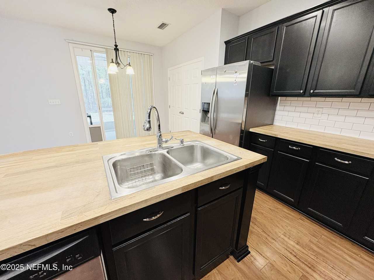 5950 Round Table Rd - Photo 5 of 19