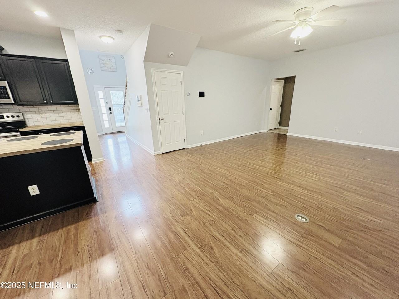 5950 Round Table Rd - Photo 6 of 19