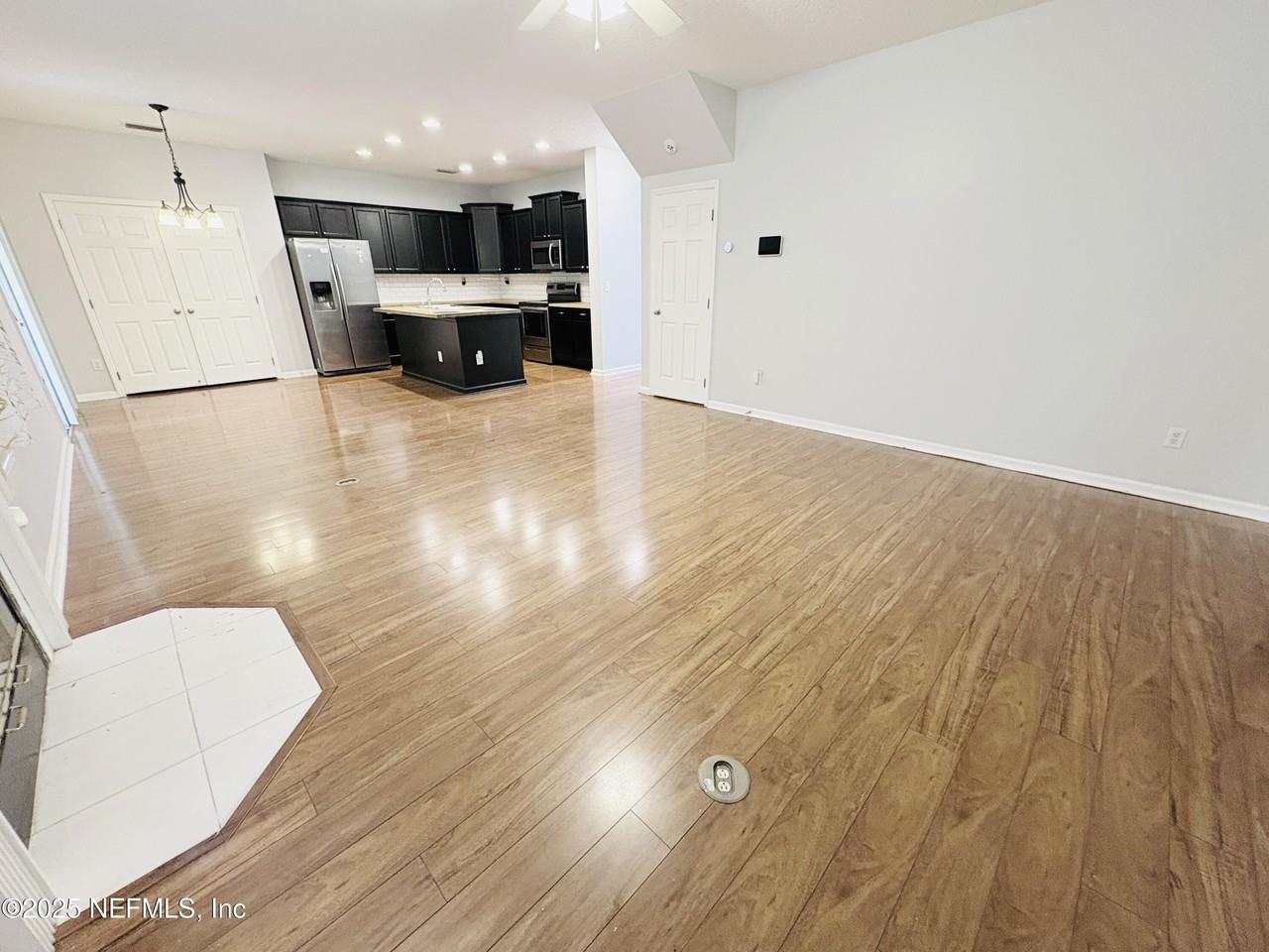 5950 Round Table Rd - Photo 7 of 19