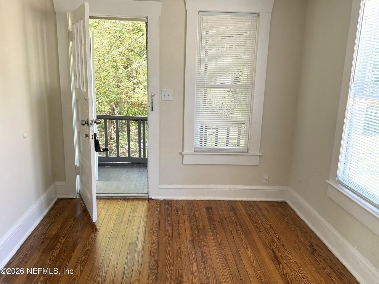 3324 Randall St - Photo 4 of 11