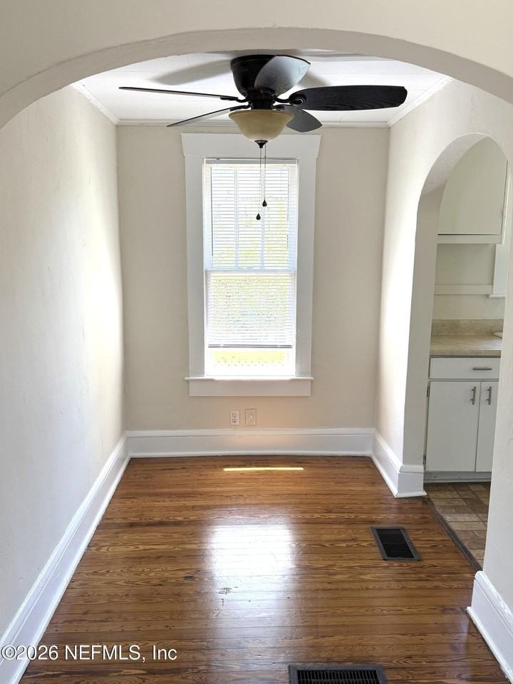 3324 Randall St - Photo 5 of 11