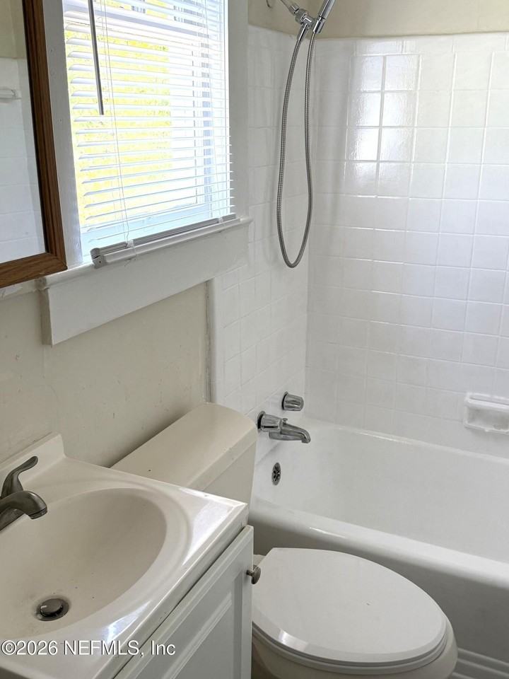 3324 Randall St - Photo 7 of 11
