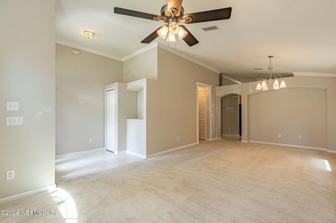 1136 Hyacinth St - Photo 6 of 32
