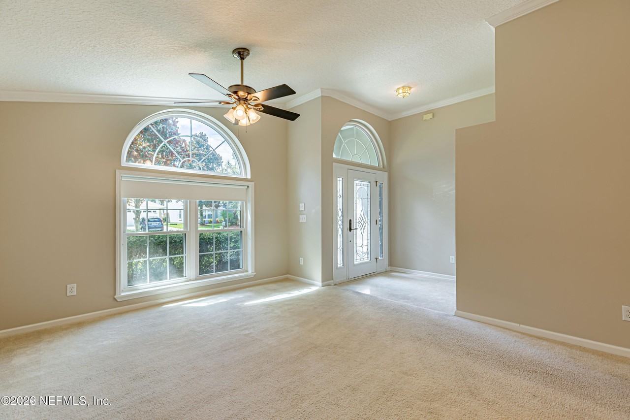 1136 Hyacinth St - Photo 7 of 32
