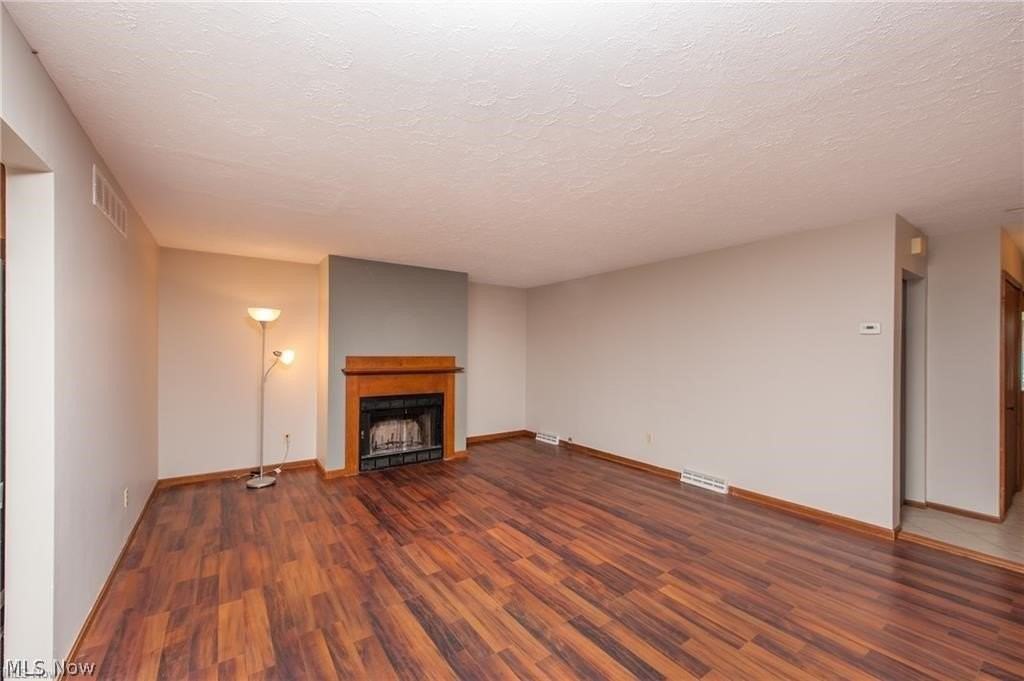 28310 Center Ridge Rd - Photo 3 of 19