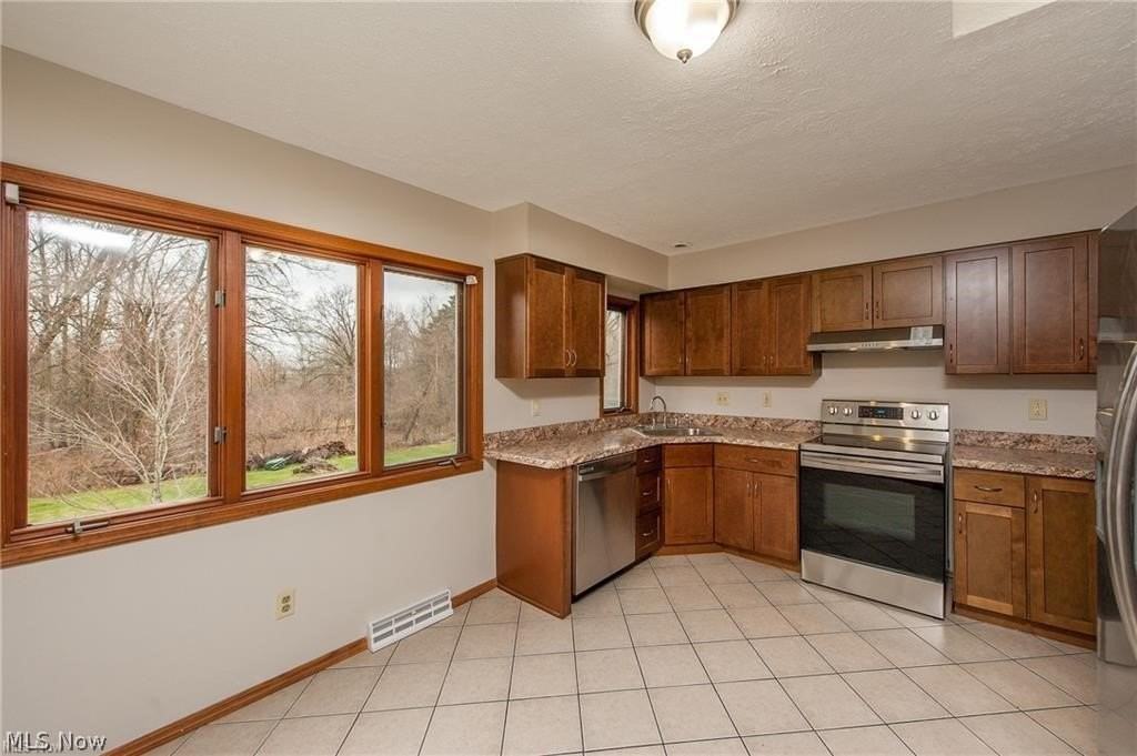 28310 Center Ridge Rd - Photo 6 of 19