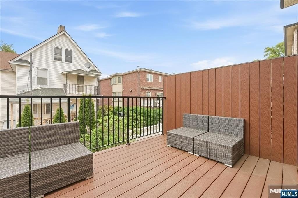 391 Lincoln Ave - Photo 6 of 41