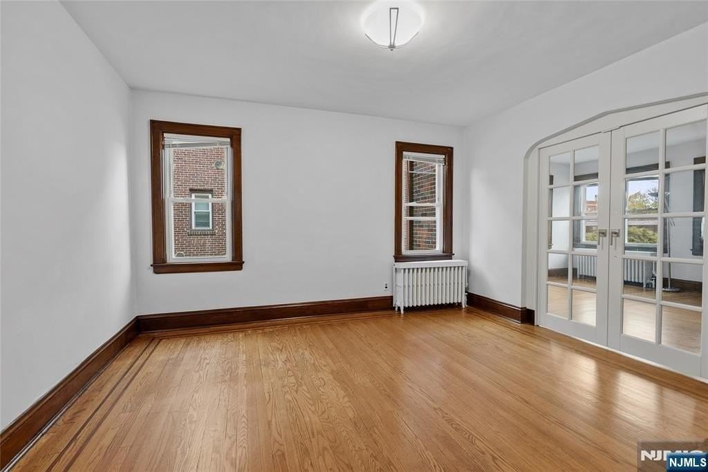 465 Oakdene Ave - Photo 3 of 36