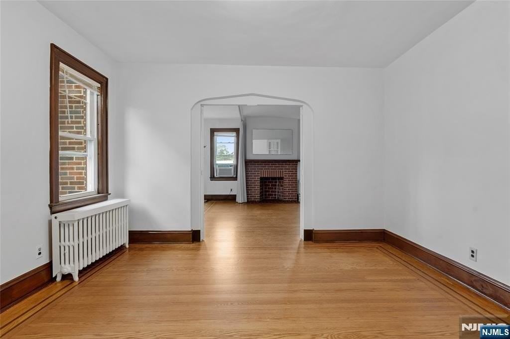 465 Oakdene Ave - Photo 4 of 36