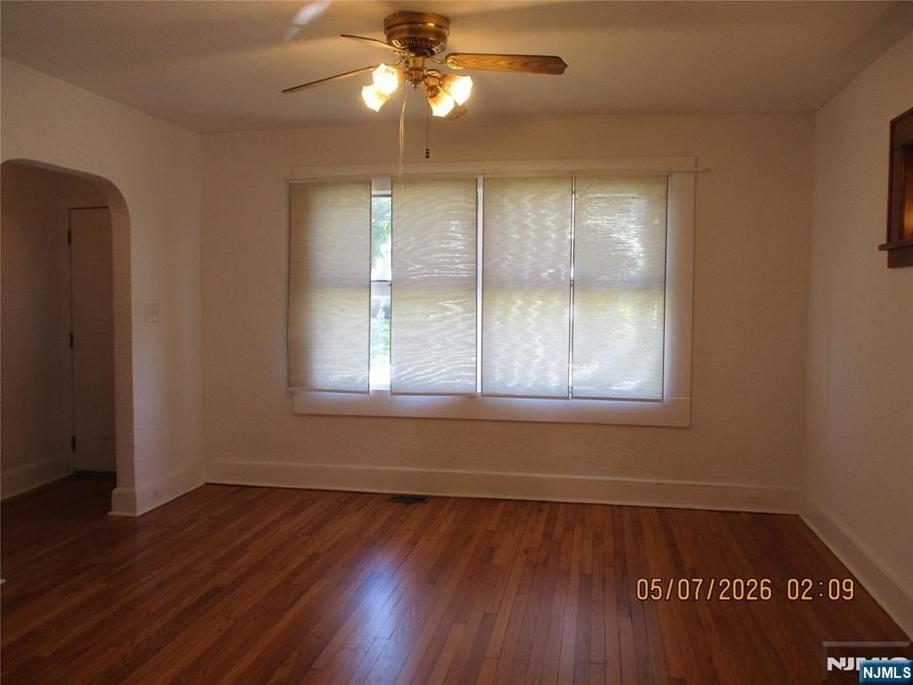15-34 Parmelee Ave - Photo 2 of 9