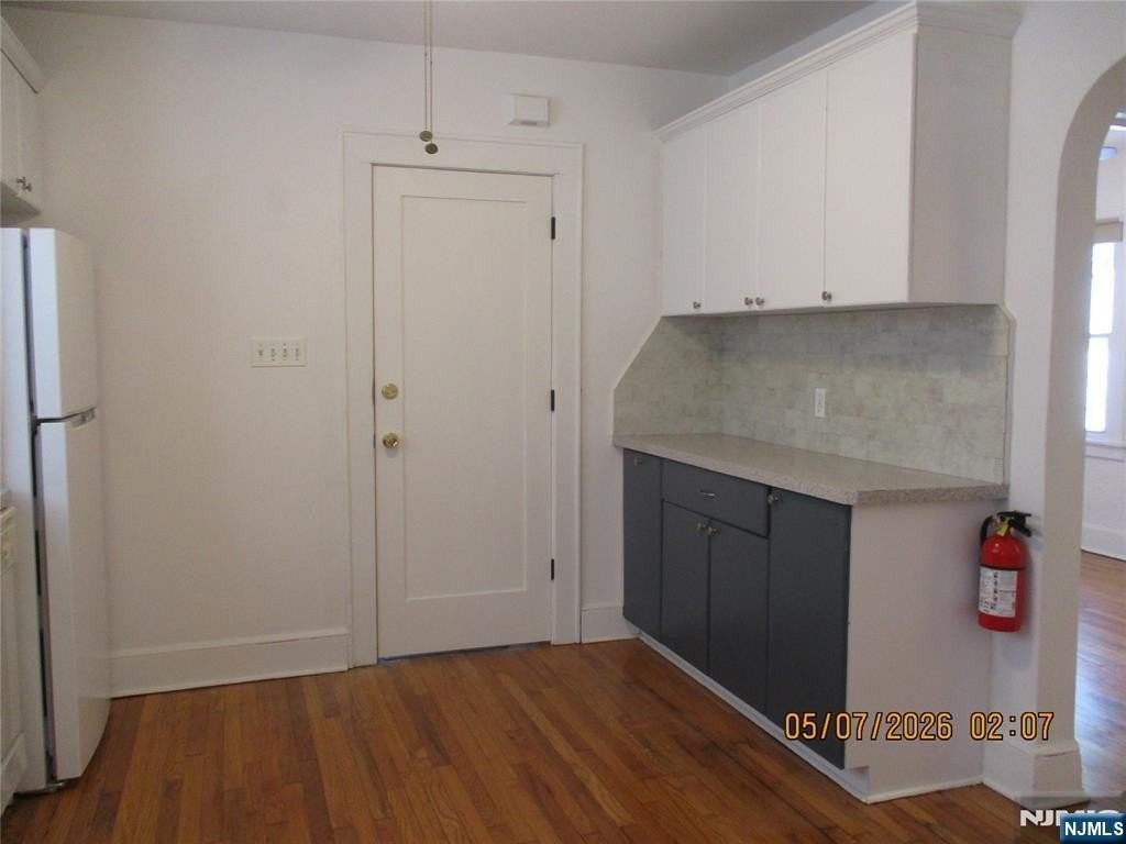 15-34 Parmelee Ave - Photo 4 of 9