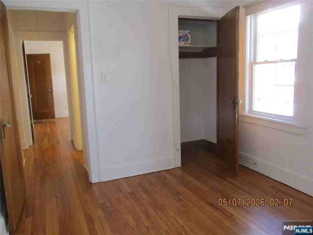 15-34 Parmelee Ave - Photo 7 of 9