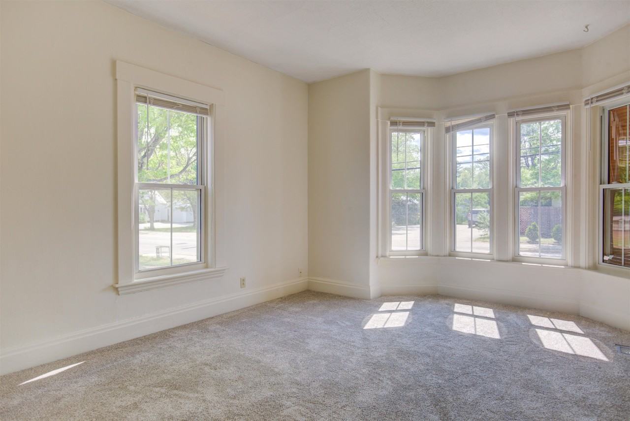 8 Chase Ave #1 - Photo 4 of 16
