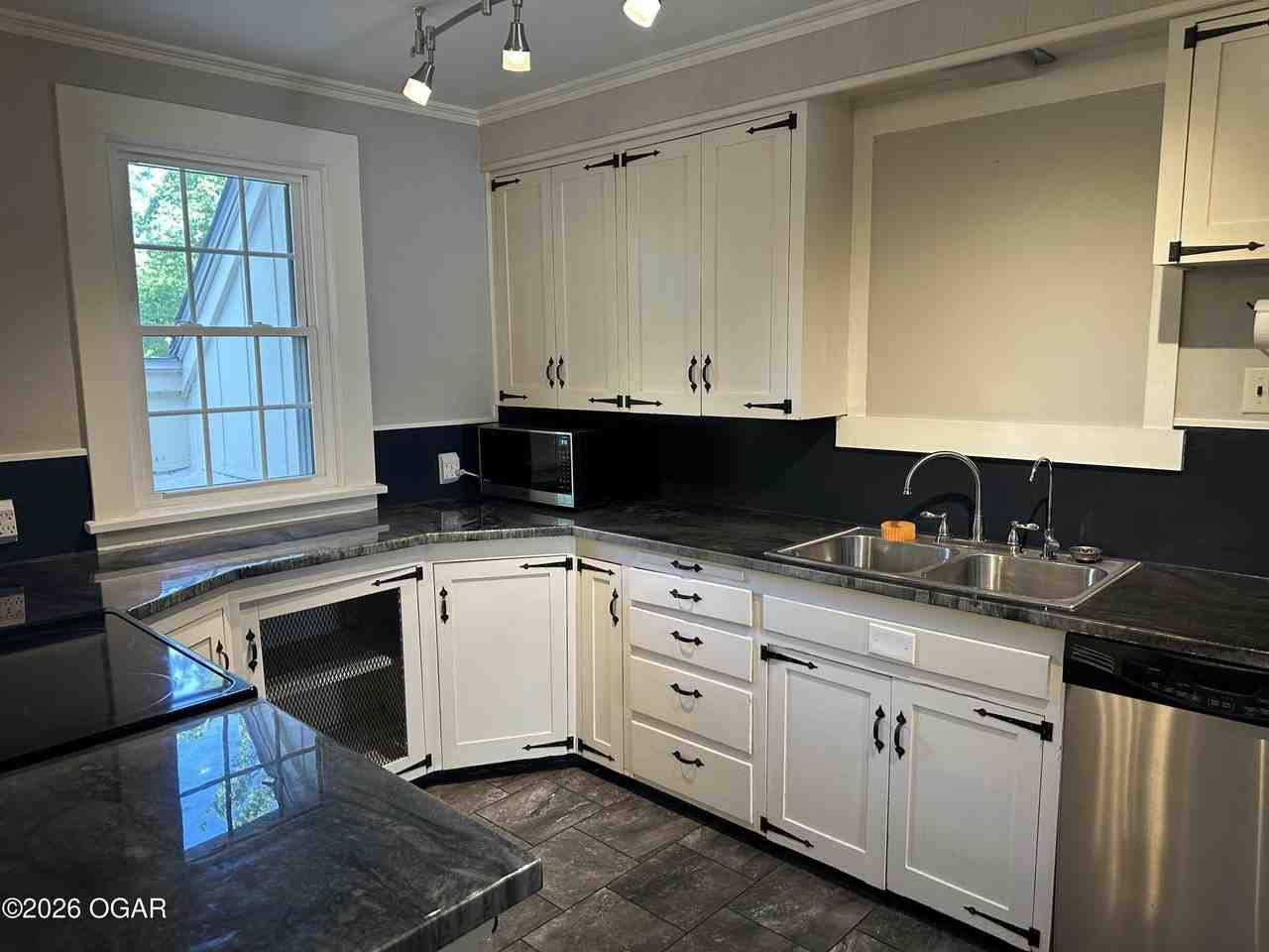 630 Oak Ridge Dr - Photo 6 of 27